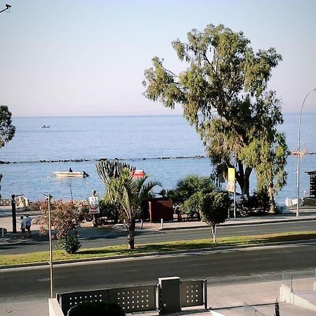 Beachfront Amazing New Apartment Limassol Exterior photo